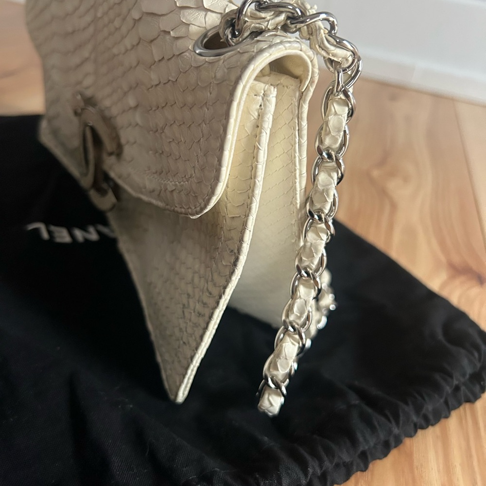 Chanel Ivory Rare python flap bag - Picture 4 of 14
